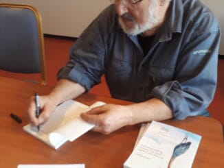Albert Huguet présentant son livre